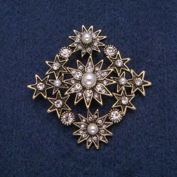 Brož Akcent s korálky a kamínky, pozlacený kov 53×53 mm