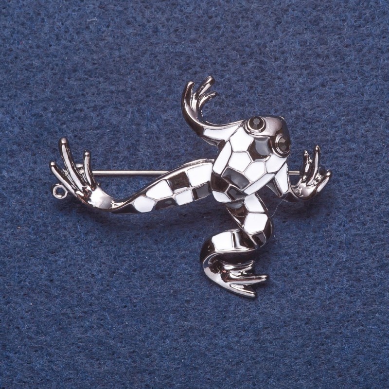 Brož Žába Domino, kov stříbrné barvy, 4×4 cm