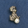 Brožka «Štěně s míčem» 3,5×2 cm, barva kovu: černěné zlato