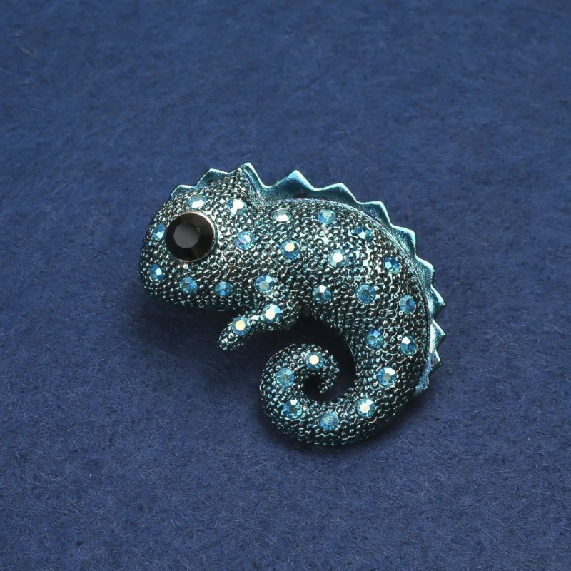 Brož Chameleon zlatistého kovu, smalt a benzínové štrasové kamínky 42×30 mm +