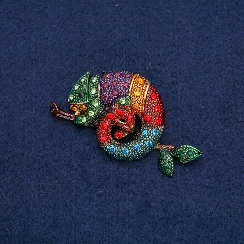 Brožka Chameleon zlatistý kov s různobarevnými štrasami 63×35 mm +
