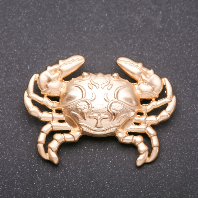Brož Královský krab žlutého kovu 54×38 mm