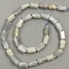 Navlékací šňůra z přírodního labradoritu, facettovaná 11×7 mm, délka cca 40 cm, s korálky (3×2 mm)