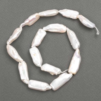 Barokní perly na niti s odstínem „benzín“ d 26–32×10–11 mm, délka 39 cm+