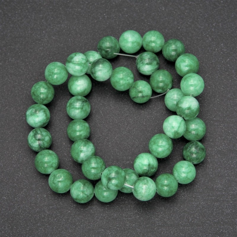 Korálky z chrysoprasu navlečené na vlascu, hladké kuličky, průměr 10 mm (±), délka 38 cm
