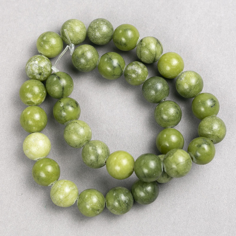 Jadeitové korálky na niti, hladké kuličky, průměr cca 12 mm, délka cca 38 cm