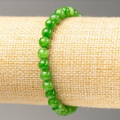 Náramek na gumičce z imitace nefritu (umělý akryl) průměr 6,5 mm, délka 18 cm
