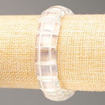 Náramek na gumičce z měsíčního kamene (syntetický) s horským křišťálem, obdélníkové články, průměr 15×10,5 mm, délka cca 18,5 cm.