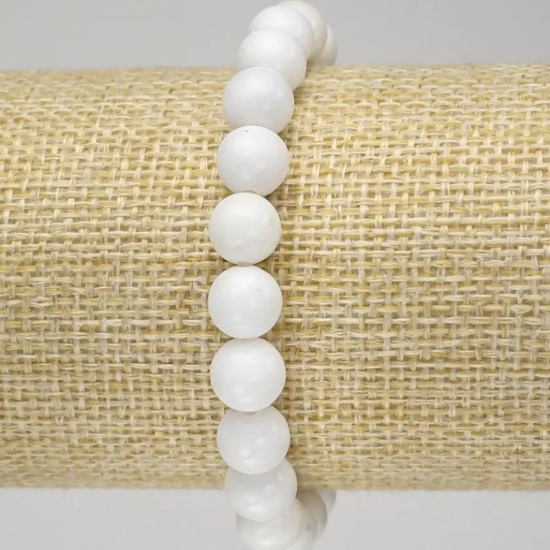 Náramek z bílého achátu (lisované) hladká kulička, průměr 8 mm ± (na elastické šňůře)