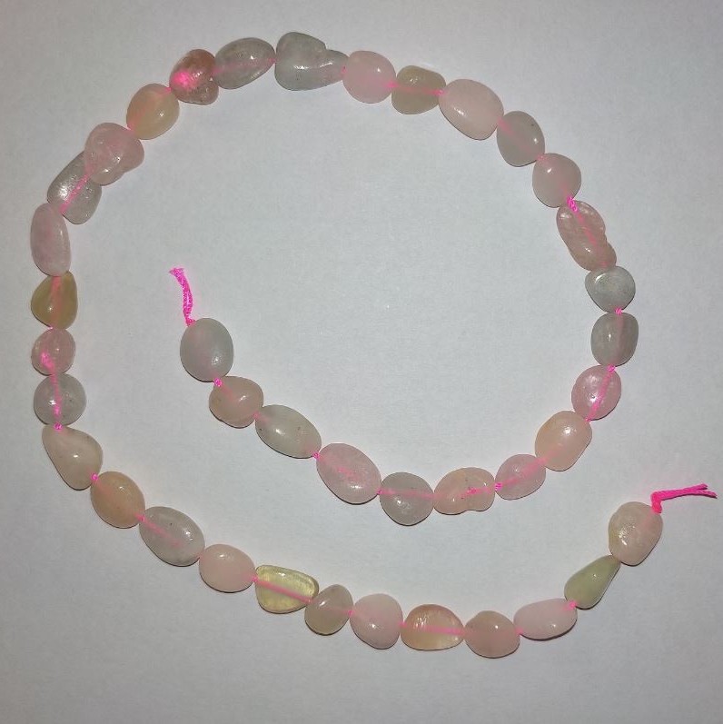 Korálky na niti z přírodního kamene Morganit – galetované, průměr 9×12 mm ±, délka 41 cm ±