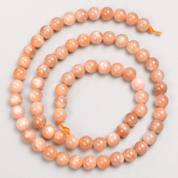 Korálky ze selenitu na niti – hladké kuličky, průměr 6 mm, délka 39 cm