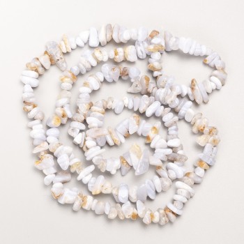 Korálky z modrého achátu, přírodní kámen, jemně zrněné, navléknuté na tenkou šňůrku, průměr 9×3 mm ±, délka 80 cm