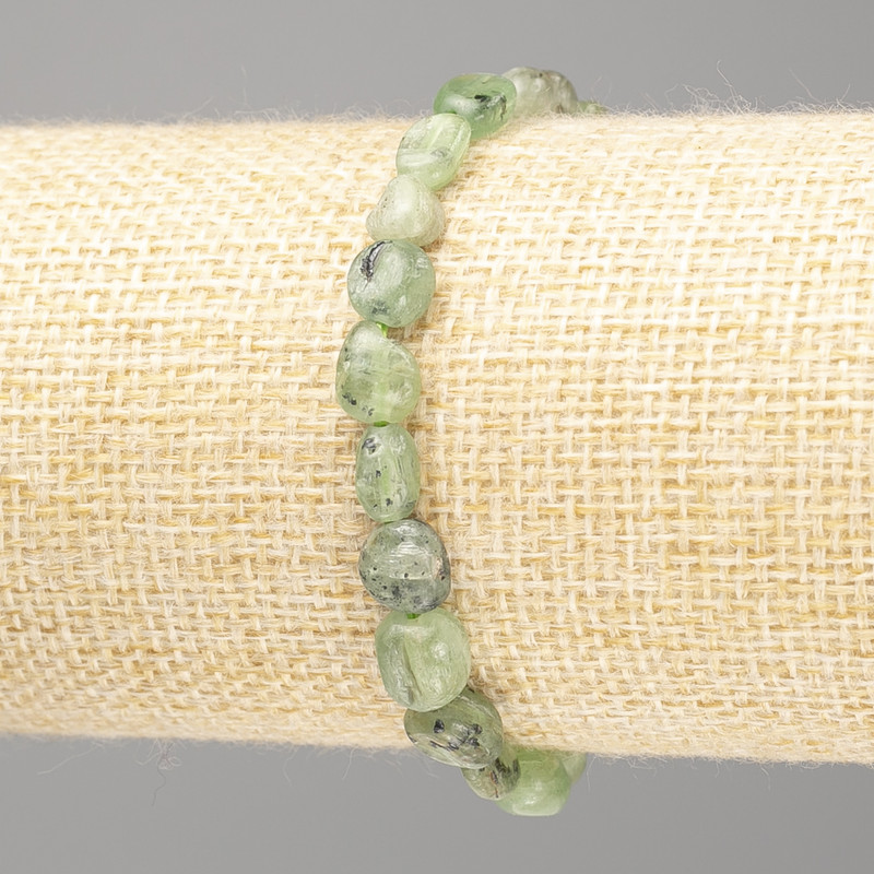 Náramek ze zeleného kyanitu, brusované korálky, rozměr 7×8 mm, délka 18 cm (elastický)