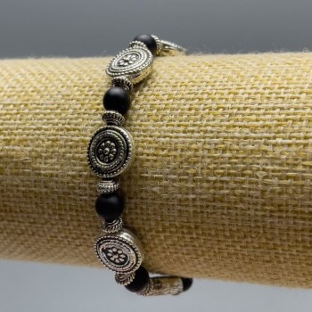 Náramek ze šungitu matného (kusový) — hladké kuličky, průměr 6 mm ±, délka 18 cm (na gumičce) se stříbrnými vložkami, průměr 11 × 4 mm