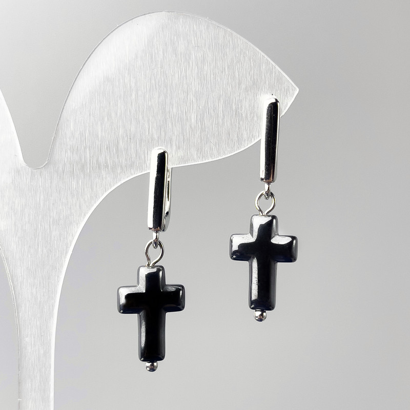 Náušnice s hematitem ve tvaru kříže 10×16 mm