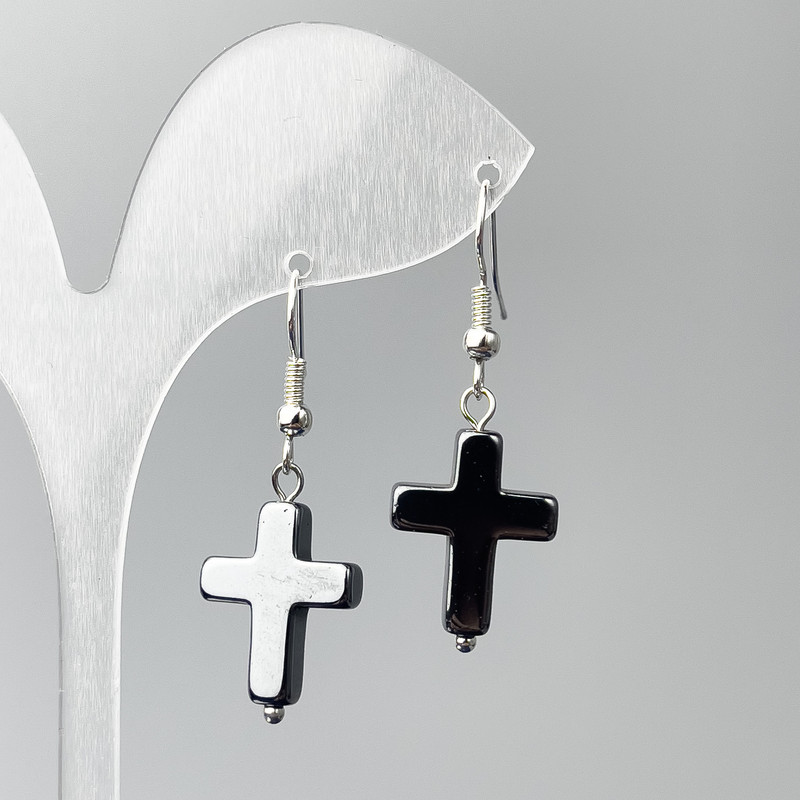 Náušnice hematitový kříž, průměr 14×19 mm, délka 39 mm