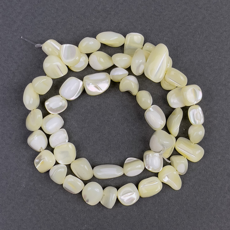 Perleťové korálky broušené, průměr 8×6 mm, délka 41 cm ± na niti