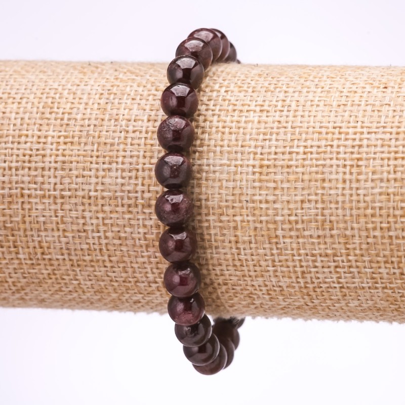 Náramek z granátu – hladké kuličky o průměru 7 mm, délka 18 cm na gumičce