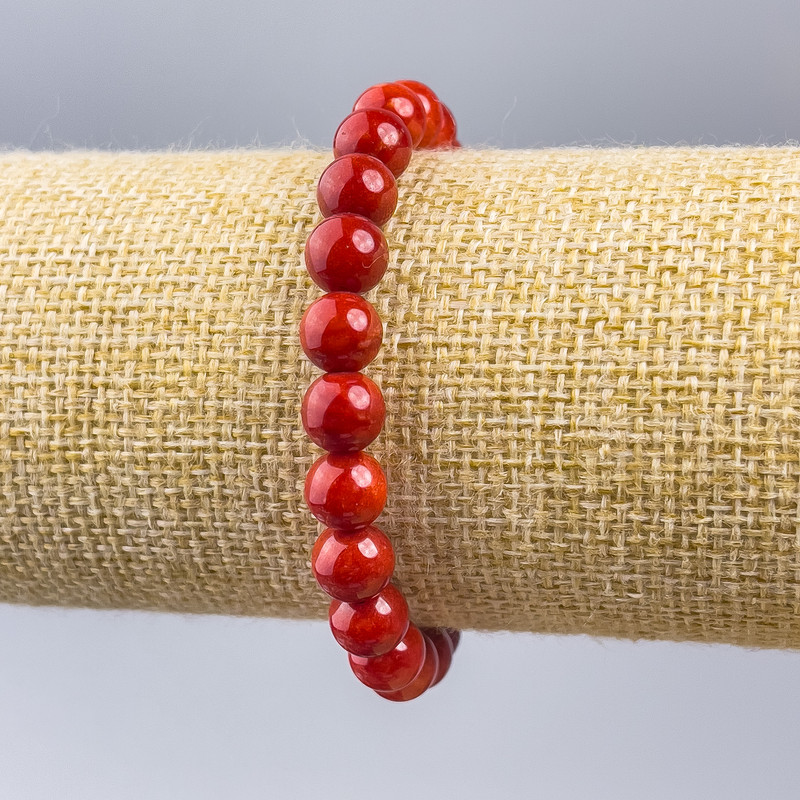Náramek z korálu (umělý), hladké korálky, průměr 8 mm, délka 18 cm (elastický)