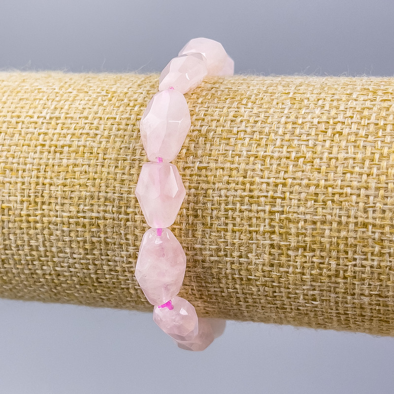 Náramek z růžového křemene, víceúhelníkové korálky, průměr 15×10 mm, délka 18 cm (elastický)
