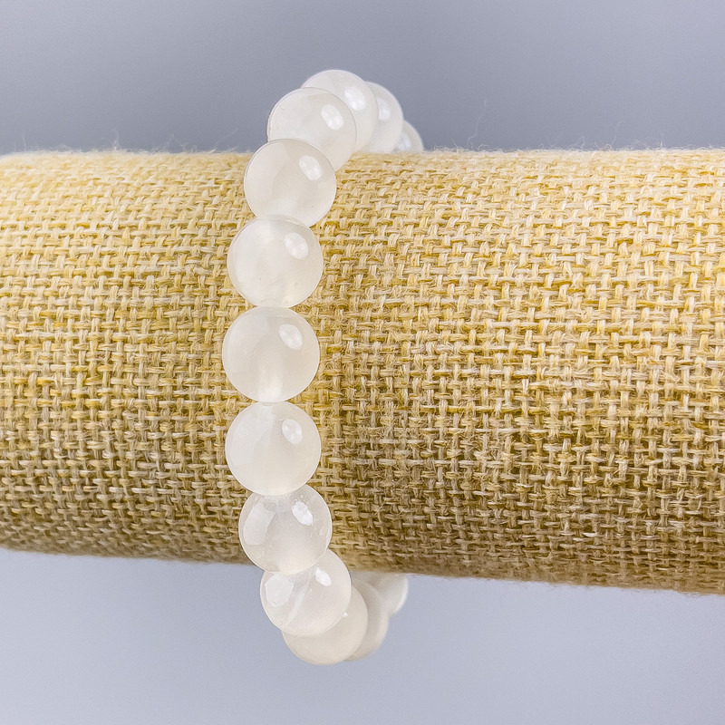Náramek z belomoritů, hladké korálky o průměru přibližně 10 mm, délka 18 cm (elastický)