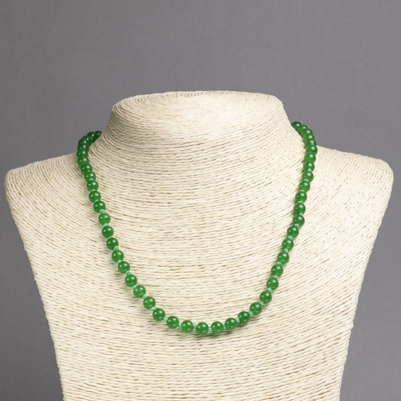 Náhrdelník z přírodního chrysoprasu – hladké kuličky, průměr cca 6 mm, délka cca 45 cm