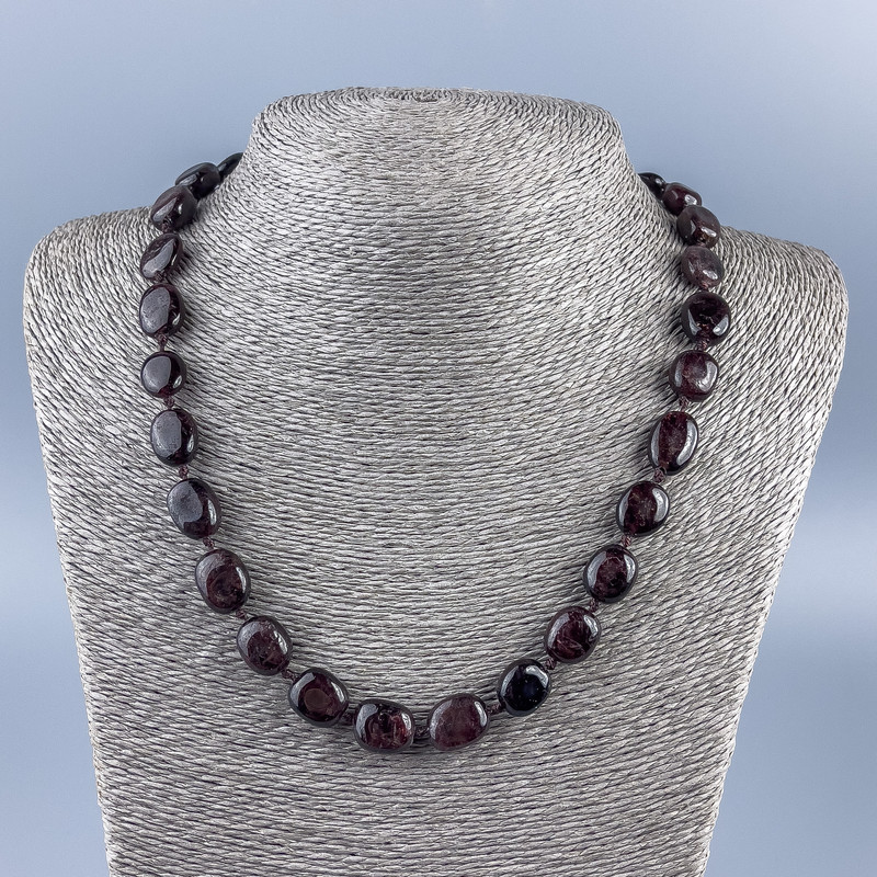 Náhrdelník z přírodního granátu, facettované korálky, průměr cca 15×11×7 mm, délka 45 cm