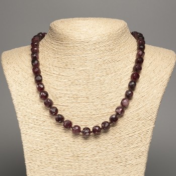 Náhrdelník z rubelitu turmalínu – facetované kubické korálky, průměr 9×9 mm, délka 50 cm