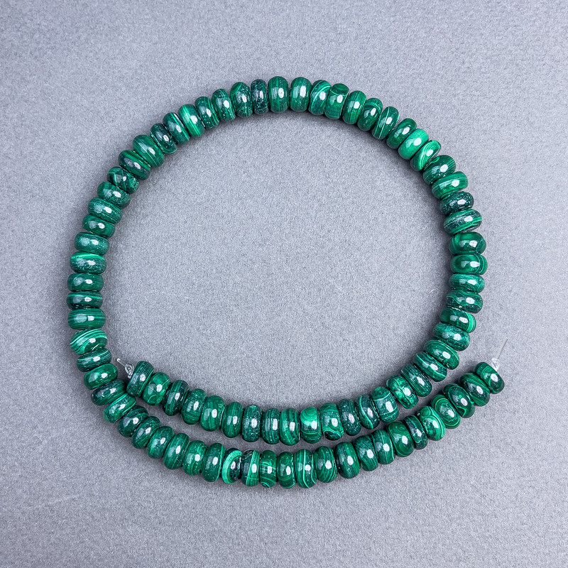 Korálky z malachitu, přírodní kámen, rondel, průměr 10×5 mm ± na niti, délka 40 cm ±