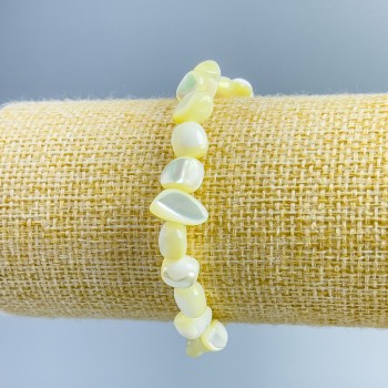 Náramek z perleti světle žluté barvy, facetované korálky, průměr 8×6 mm, délka 18 cm (elastický)