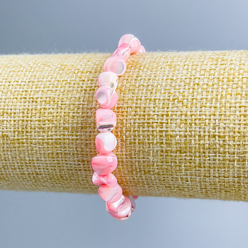 Náramek ze světlé růžové perleti, galetové korálky, průměr 8×6 mm ±, délka 18 cm (elastický)