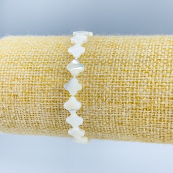 Náramek z perleti ve tvaru jetelu, průměr 8×8×2 mm ±, délka 18 cm (elastický)