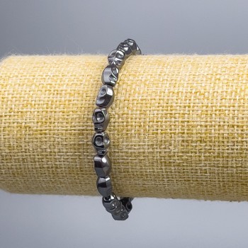 Náramek z hematitu ve tvaru lebek, průměr korálků 6×8×6 mm, délka 18 cm (elastický)