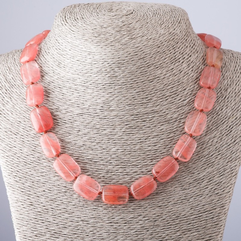Náhrdelník z růžového chalcedonu, délka 46 cm, průměr 13×18 mm