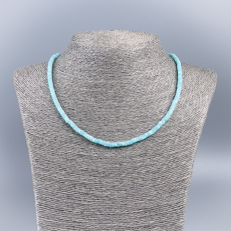 Náhrdelník-čoker z přírodní perleťi (tonovaný) azurový hladký rondel, průměr 4×2 mm, délka 48 cm