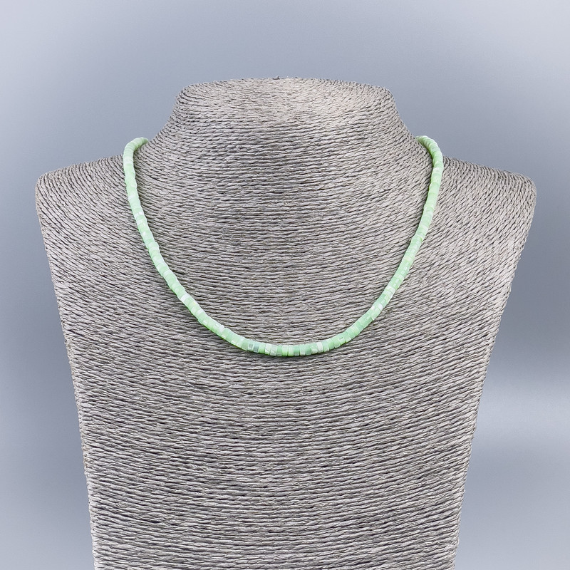 Náhrdelník-čoker z přírodní perleti (tonovaný) mátový hladký rondel, průměr 4×2 mm ±, délka 48 cm ±