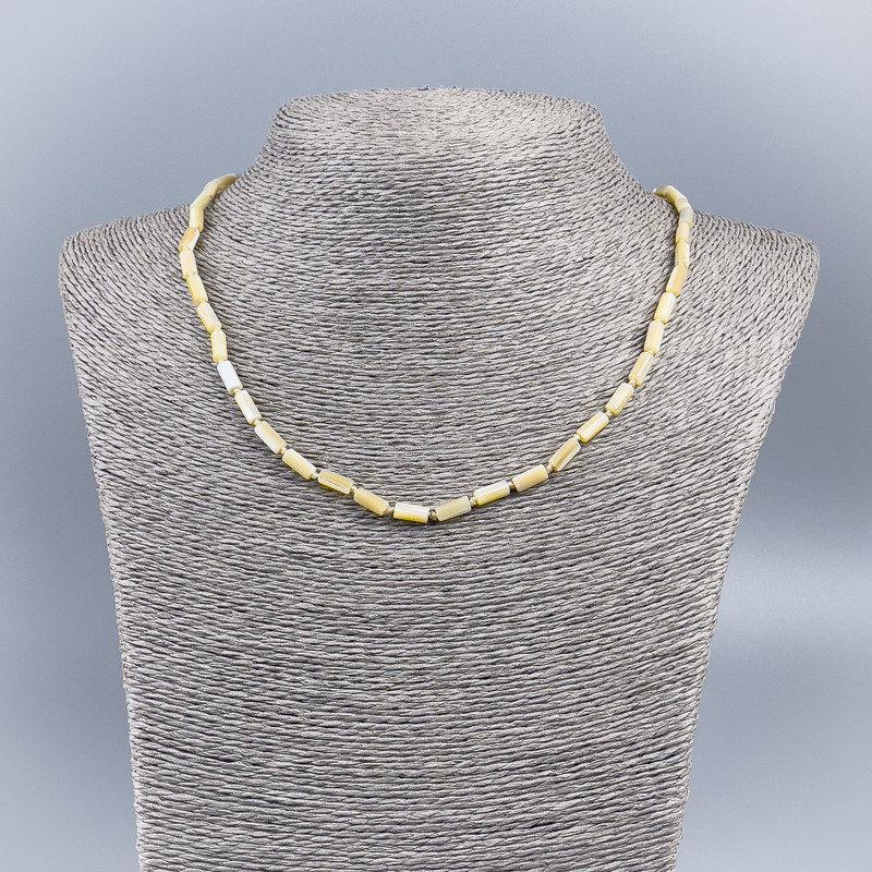 Náhrdelník z přírodní béžové perleti, cylindrické korálky, průměr 4×8 mm, délka 50 cm