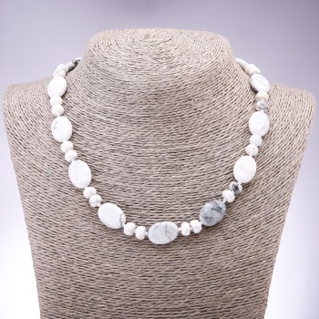 Náhrdelník z přírodního chalcedonu – plochý oválný tvar, rozměry 13×18 mm, rondely 9×6 mm, délka 45 cm