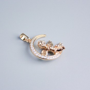 Přívěšek Xuping – 18K pozlacení, Anděl na měsíci se bílými štrasovými kamínky, průměr 20 mm