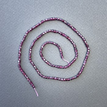 Korálky na niti z turmalínu, kubické, průměr 2,5×2,5 mm, délka 39 cm+