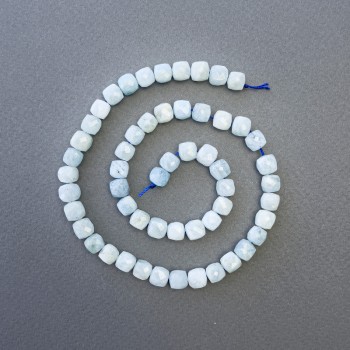 Korálky akvamarín – přírodní kámen, broušené kubické, průměr 7×7 mm ±, délka 39 cm ± na niti