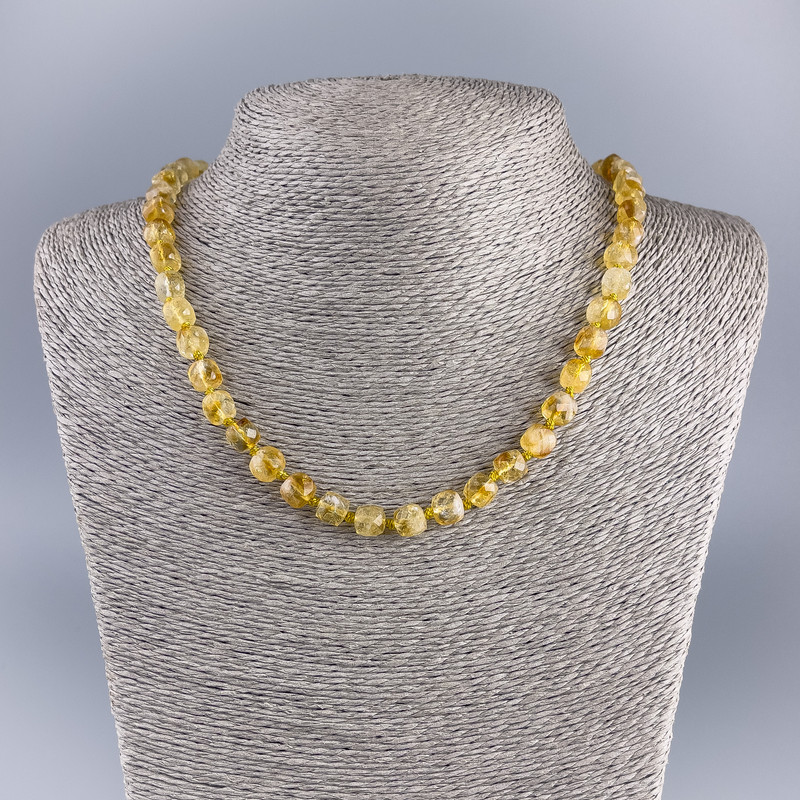 Náhrdelník z citrínu, přírodní kámen, broušené kubíky, průměr 7×7 mm, délka cca 50 cm