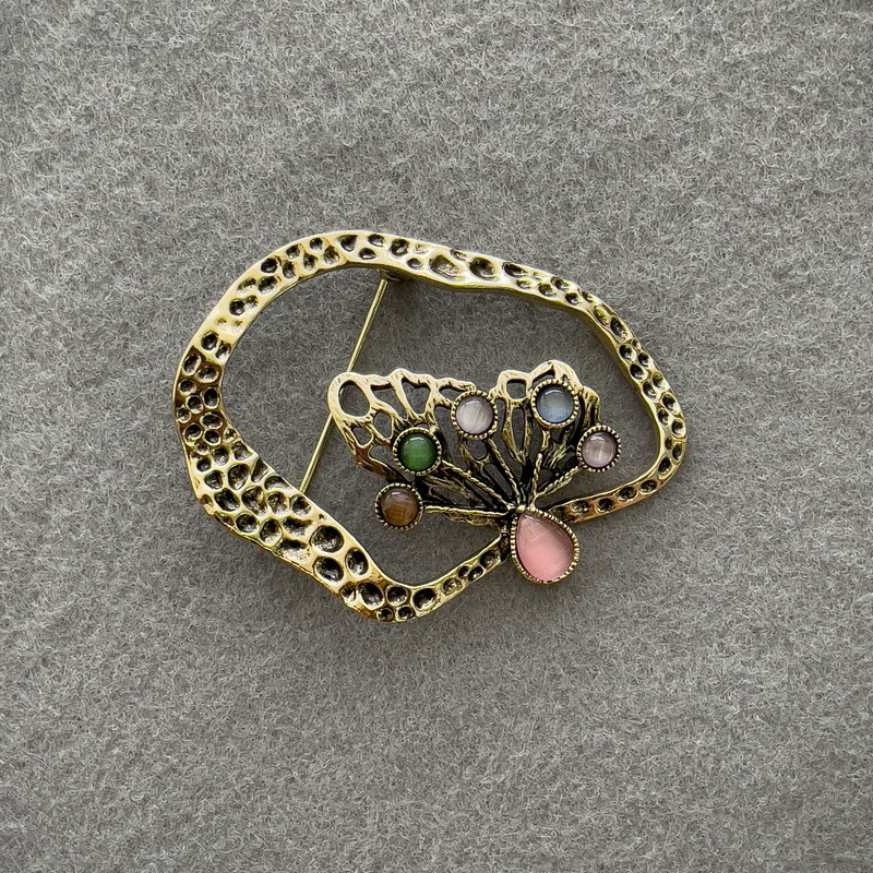 Brož motýl s barevným kočičím okem v zlatistém kovu 55 × 43 mm +