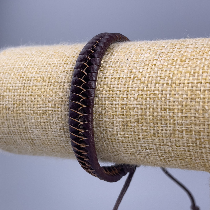Náramek, délka 18–25 cm, tloušťka 11 mm, eko kůže, barva hnědá, na stažení