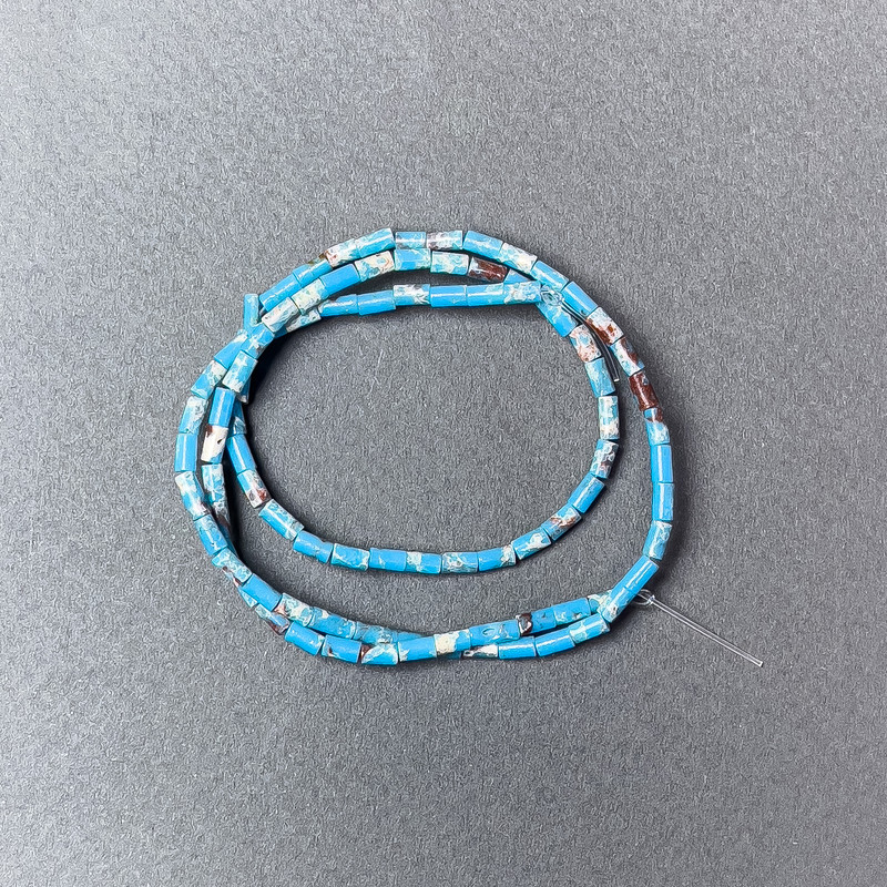 Korálky variscit tyrkysový broušené 2×4 mm, délka cca 38 cm, na vlasové niti