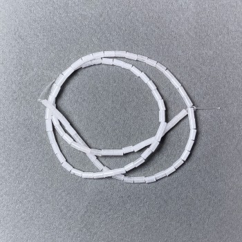 Korálky horského křišťálu, broušené, průměr 2×4 mm, délka cca 38 cm, na vlasové šňůrce