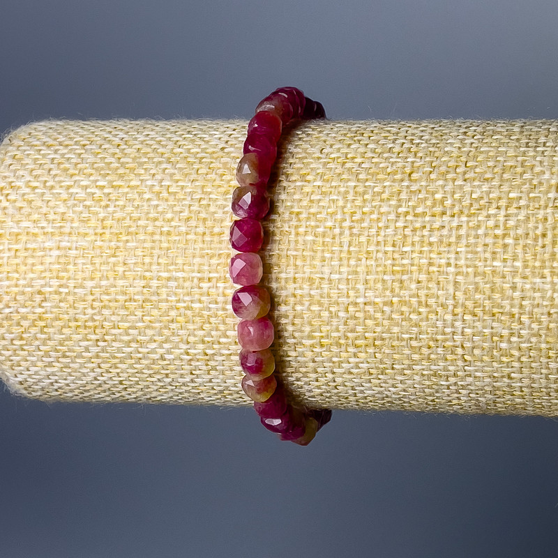 Náramek z vícebarevného turmalínu, broušené kubické kameny, průměr 7 mm, délka 18 cm (elastický)