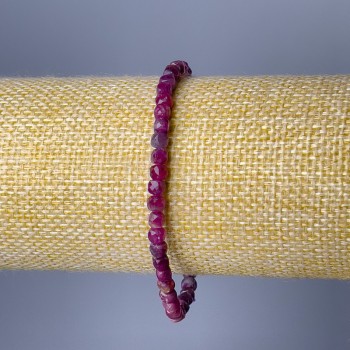 Náramek z turmalínu, přírodní kámen, broušené kubíky, průměr cca 4 mm, délka 18 cm (elastický)