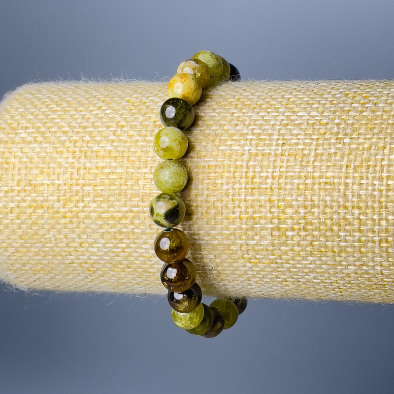 Náramek ze zeleného granátu, 8 mm korálek, délka 18 cm (elastický)