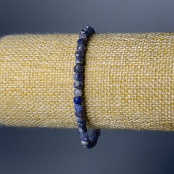 Браслет Іоліт натуральний камінь гранований кубик, діаметр 4мм+-, довжина 18см (стрейч)